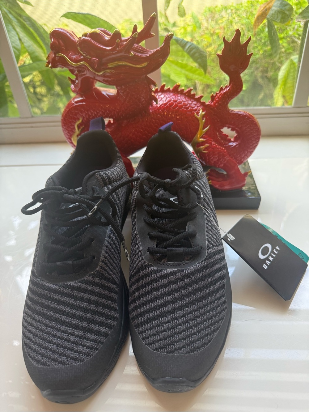 Oakley Men's Gray and Black Knit Athletic Shoes